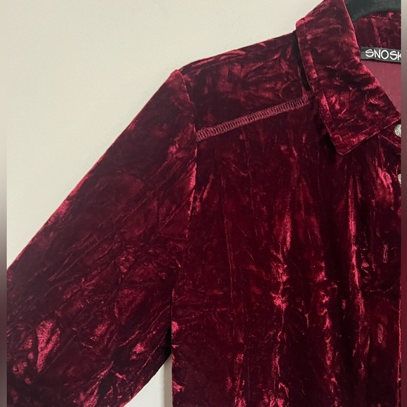 Sno Skins Burgundy Crushed Velvet Button Down Top Size Medium Holiday Retro - Picture 3 of 7